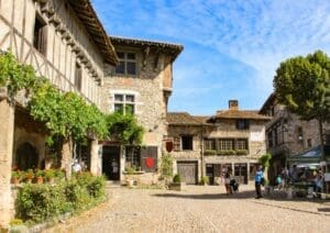 Côtière de Pérouges trail hike — Le Domaine de Sainte-Croix in Sainte-Croix
