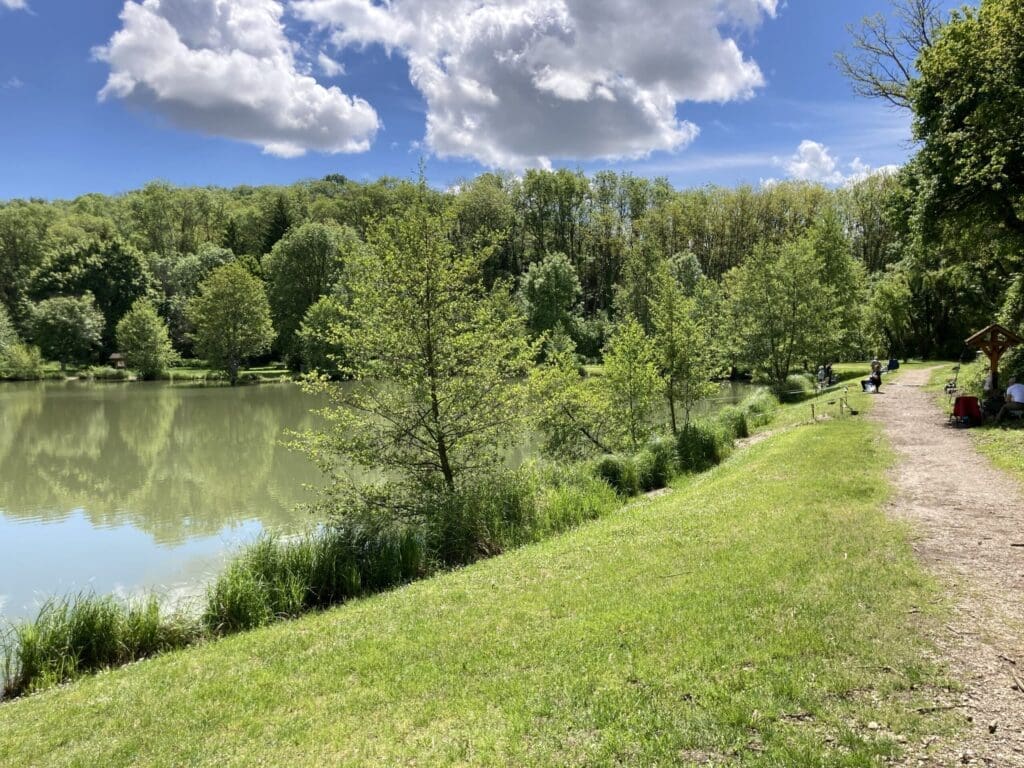 Bois de Béligneux and Lac de Neyton hike – Domaine de Sainte-Croix