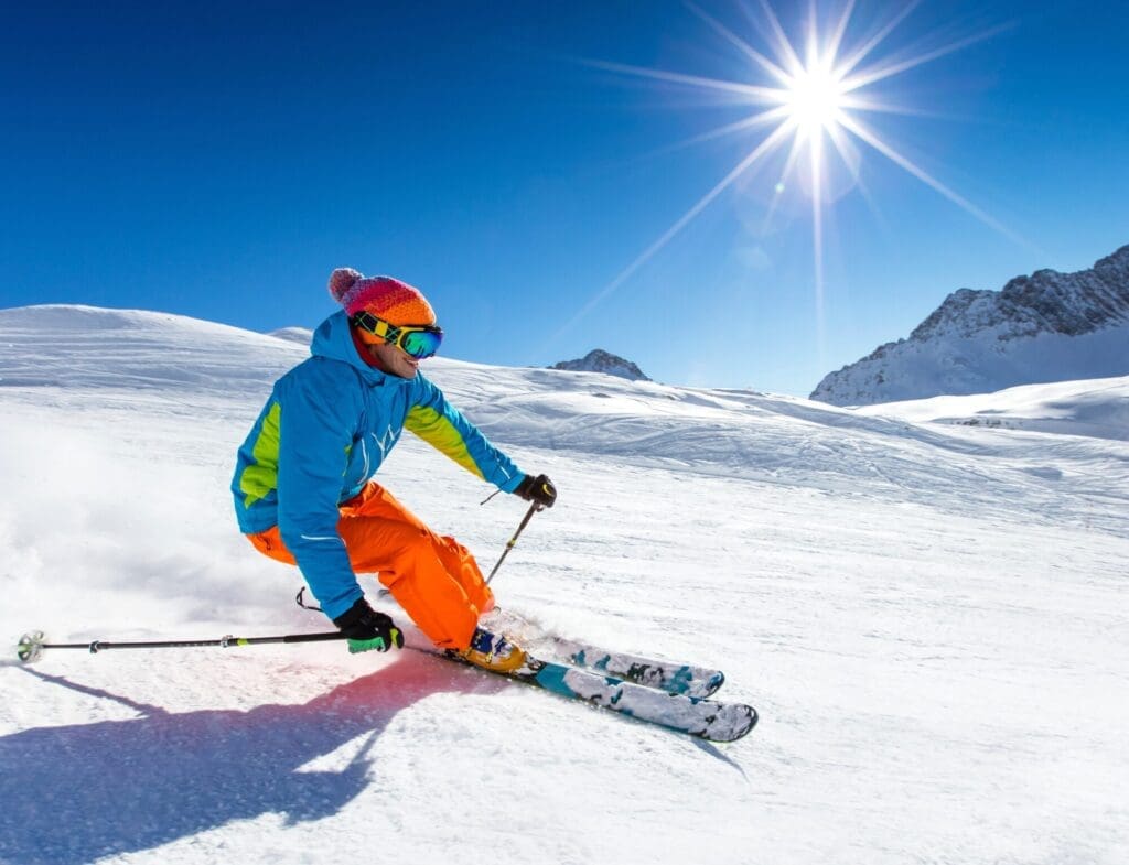 Skier skiing downhill in high mountains — Le 1850 à Risoul