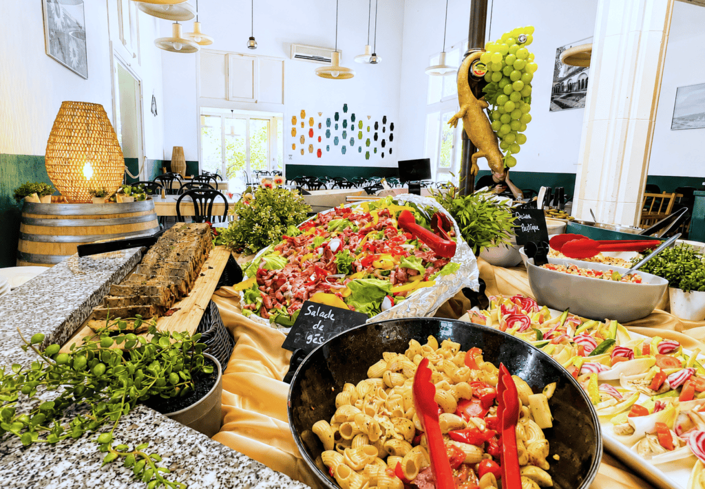 Buffet — Le Hameau des Oliviers à Vaison-la-Romaine