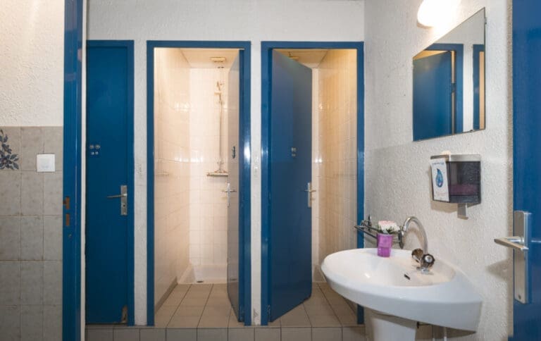 Douche — Le Chalet des Coulmes à Rencurel