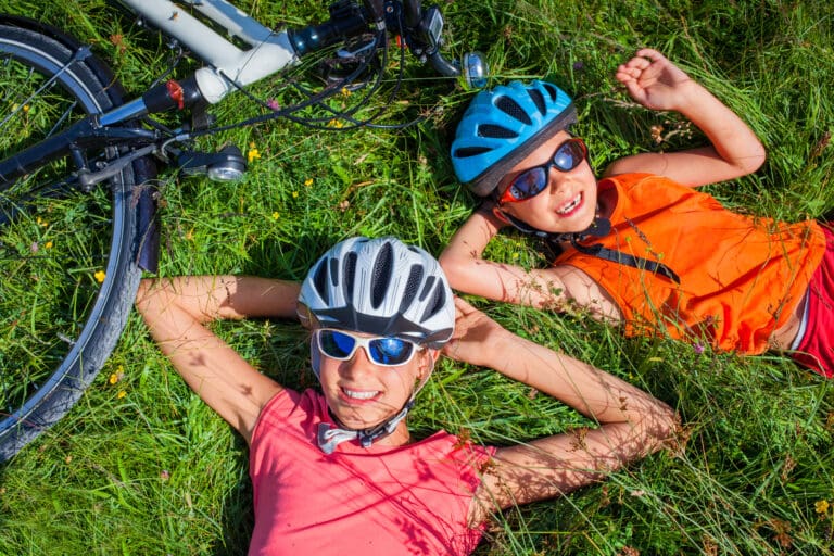 Kids resting after biking — Colonies