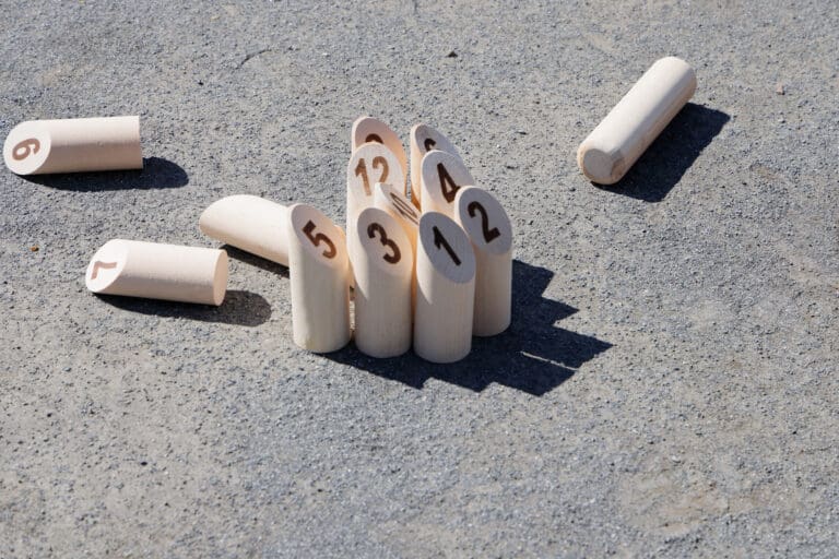 Mölkky, a traditional Finnish sport — Le Sentier des Pins à Ramatuelle