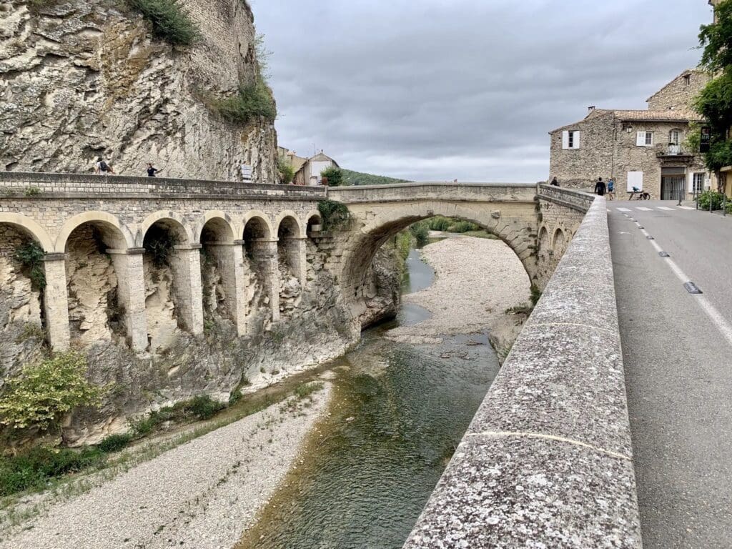 Vaison-la-Romaine and the Ouvèze cycling loop – Le Hameau des Oliviers, Vaison-la-Romaine
