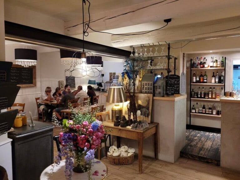 Cafe hotel des voyageurs 1 — Le Village des Lavandes à Montbrun-les-Bains