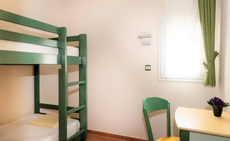 Room with bunk beds – Le Hameau des Oliviers, Vaison-la-Romaine