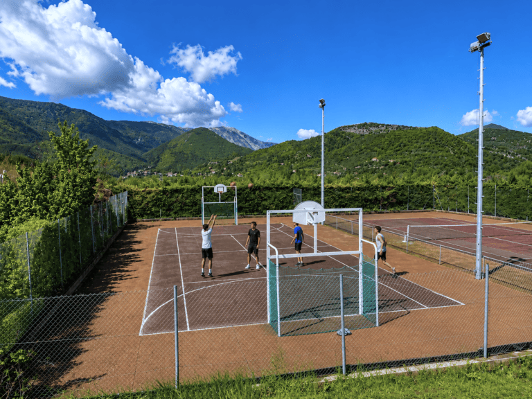 Terrain multisports — Le Village des Lavandes à Montbrun-les-Bains