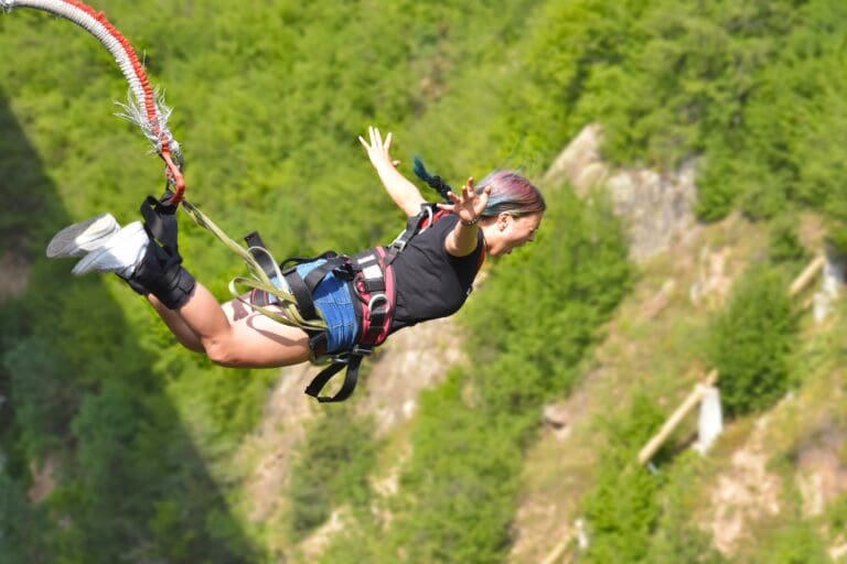 Saut à l'élastique